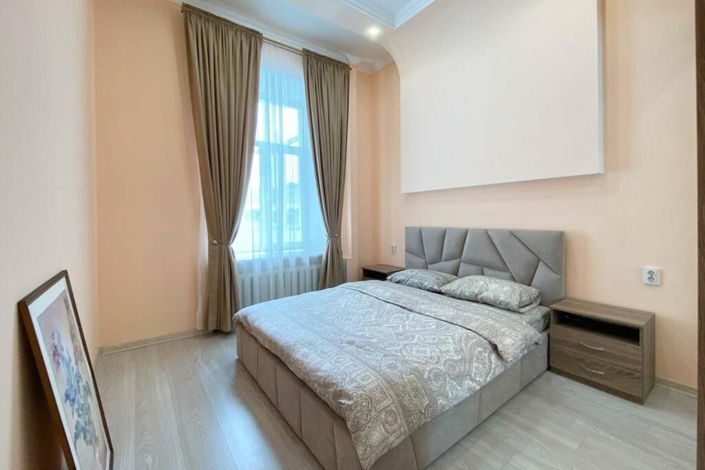 Comfortable Luxury Apartment With 3 Rooms. Center Heart Of Kiev Exterior photo